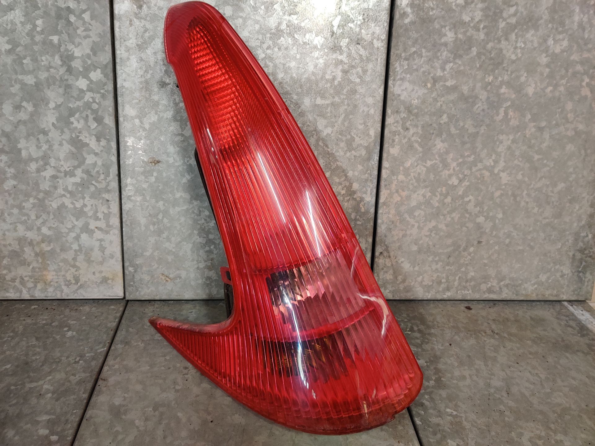 Peugeot 206 break linker achterlicht uit 2002, gebruikt.