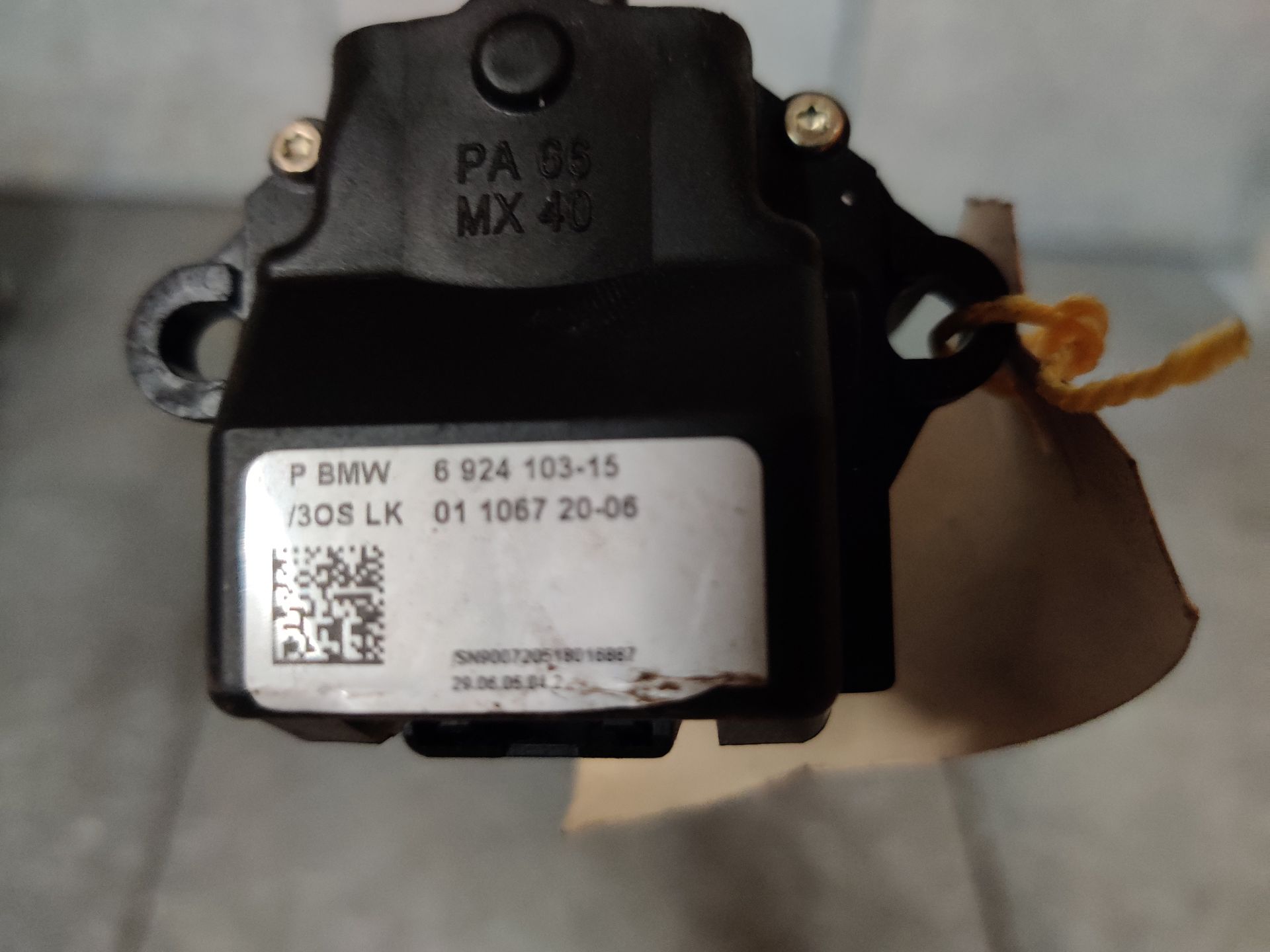 BMW 525i richtingaanwijzer schakelaar van een 4 deurs sedan uit 2005, gebruikt.