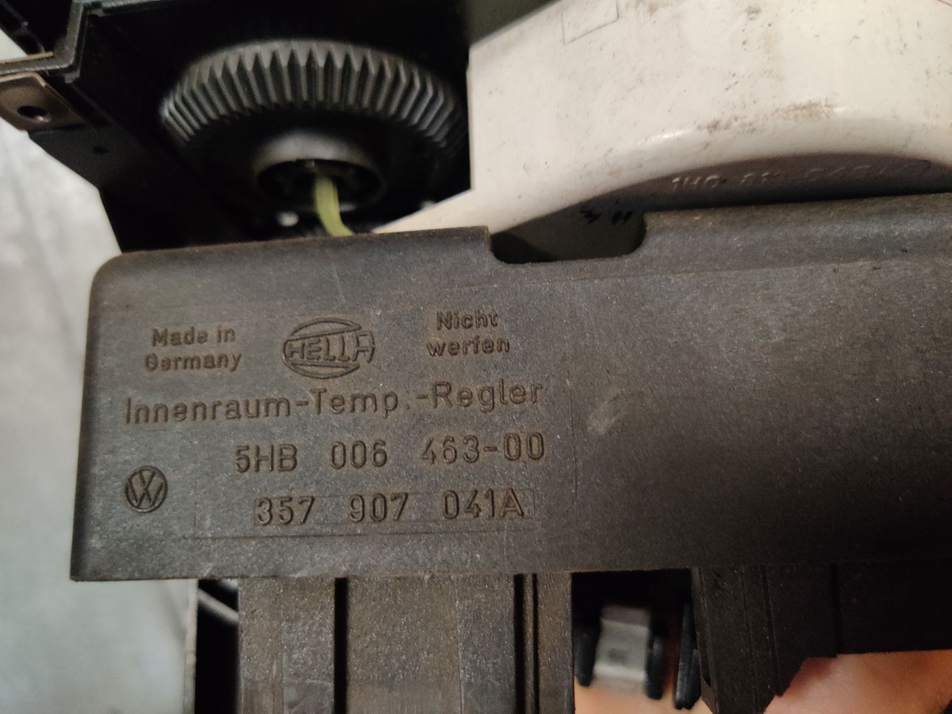 VW Golf 3 Thermotronic schakelaar met aanjager, gebruikt.