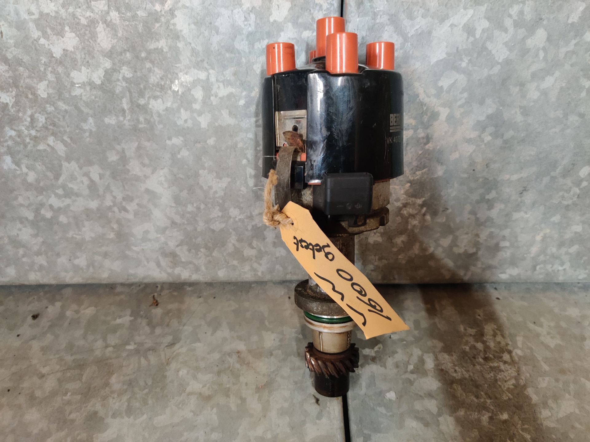 VW 1600 ontsteking  bij Stegeman Autosloperij voor goedkope onderdelen.