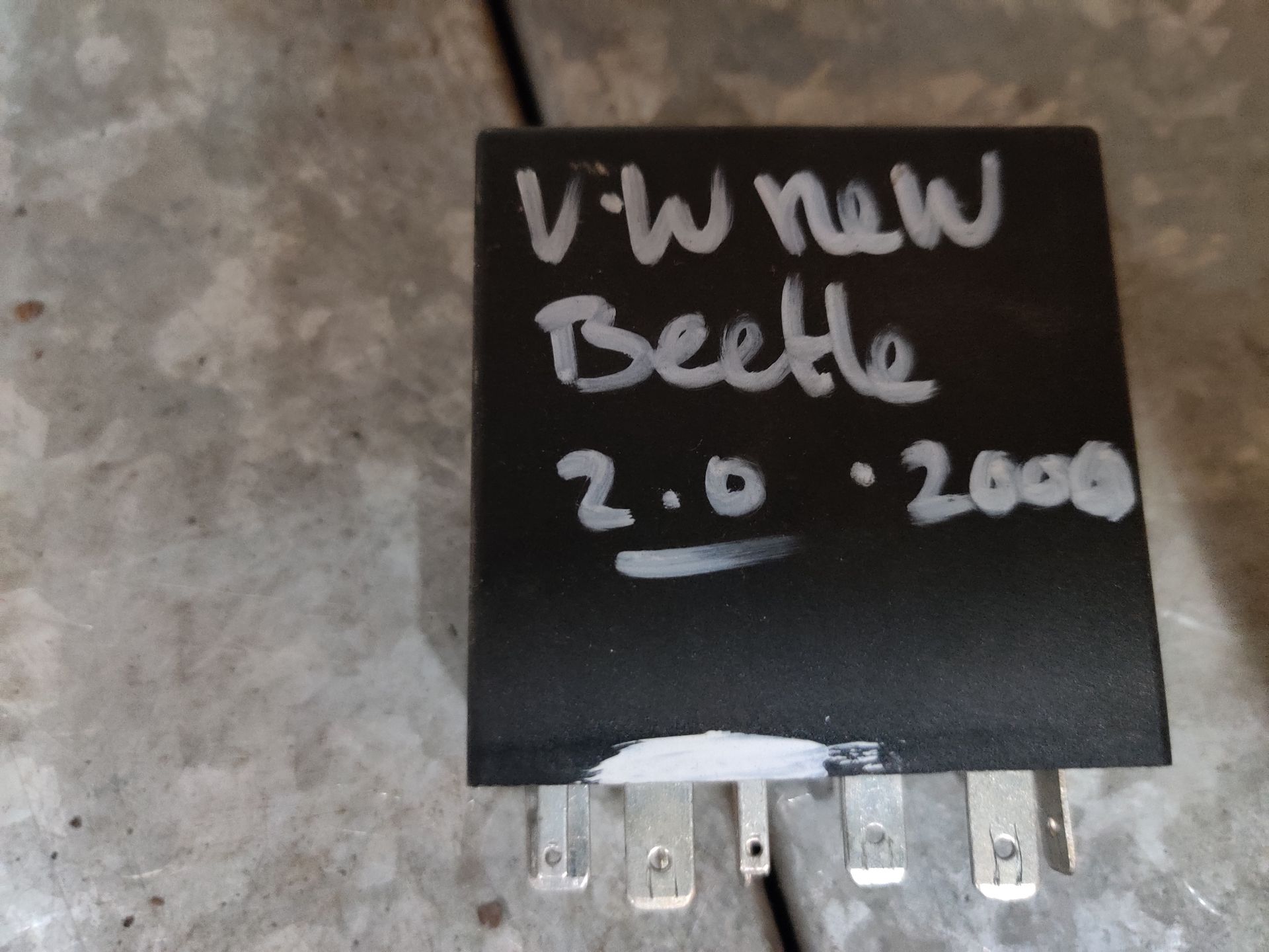 VW New Beetle ruitenwisserregelinterval relais van een 2.0 uit 2000.