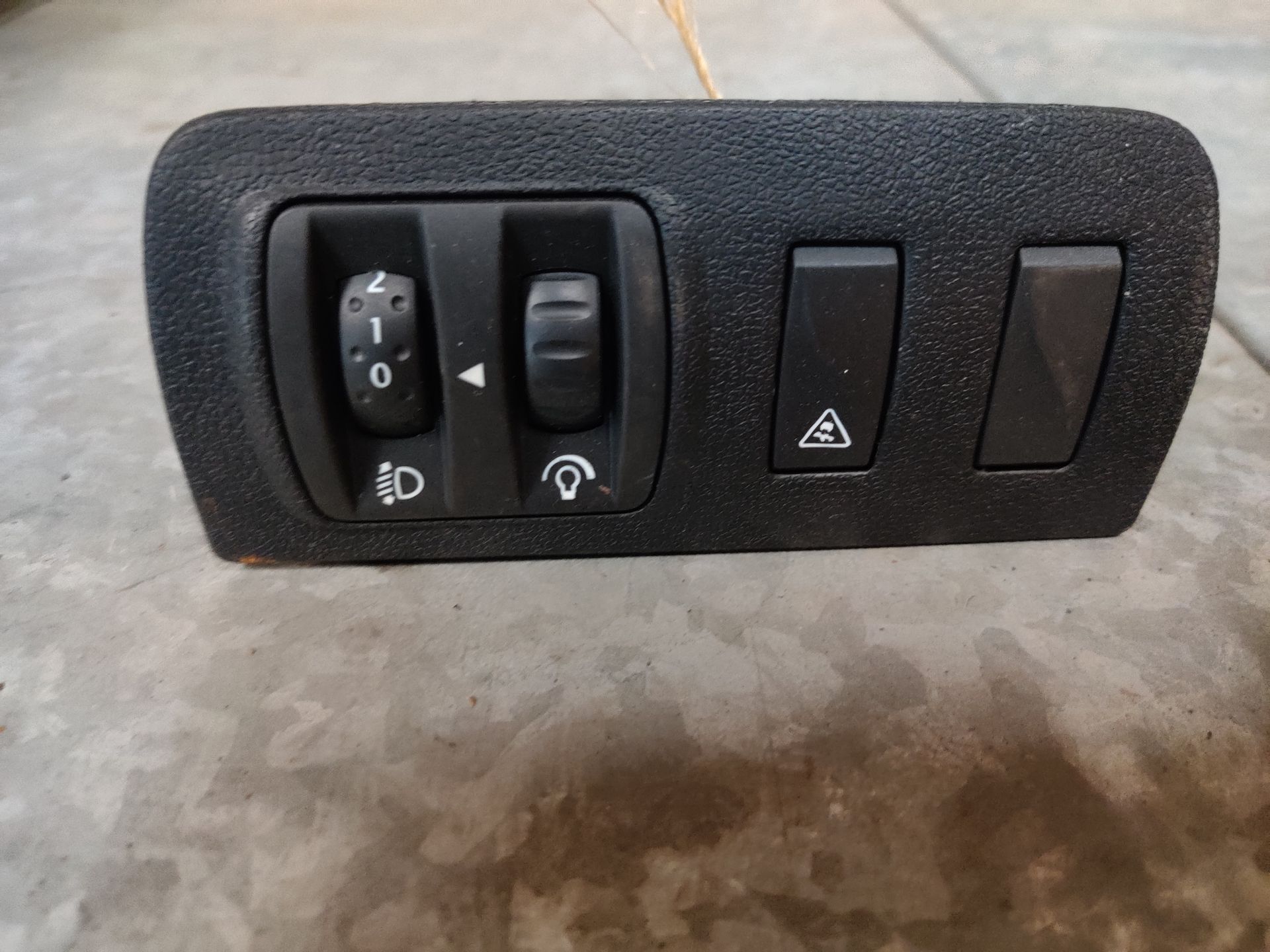 Renault Scenic III koplamphoogte regelaar en dashboarddimmer uit 2011.