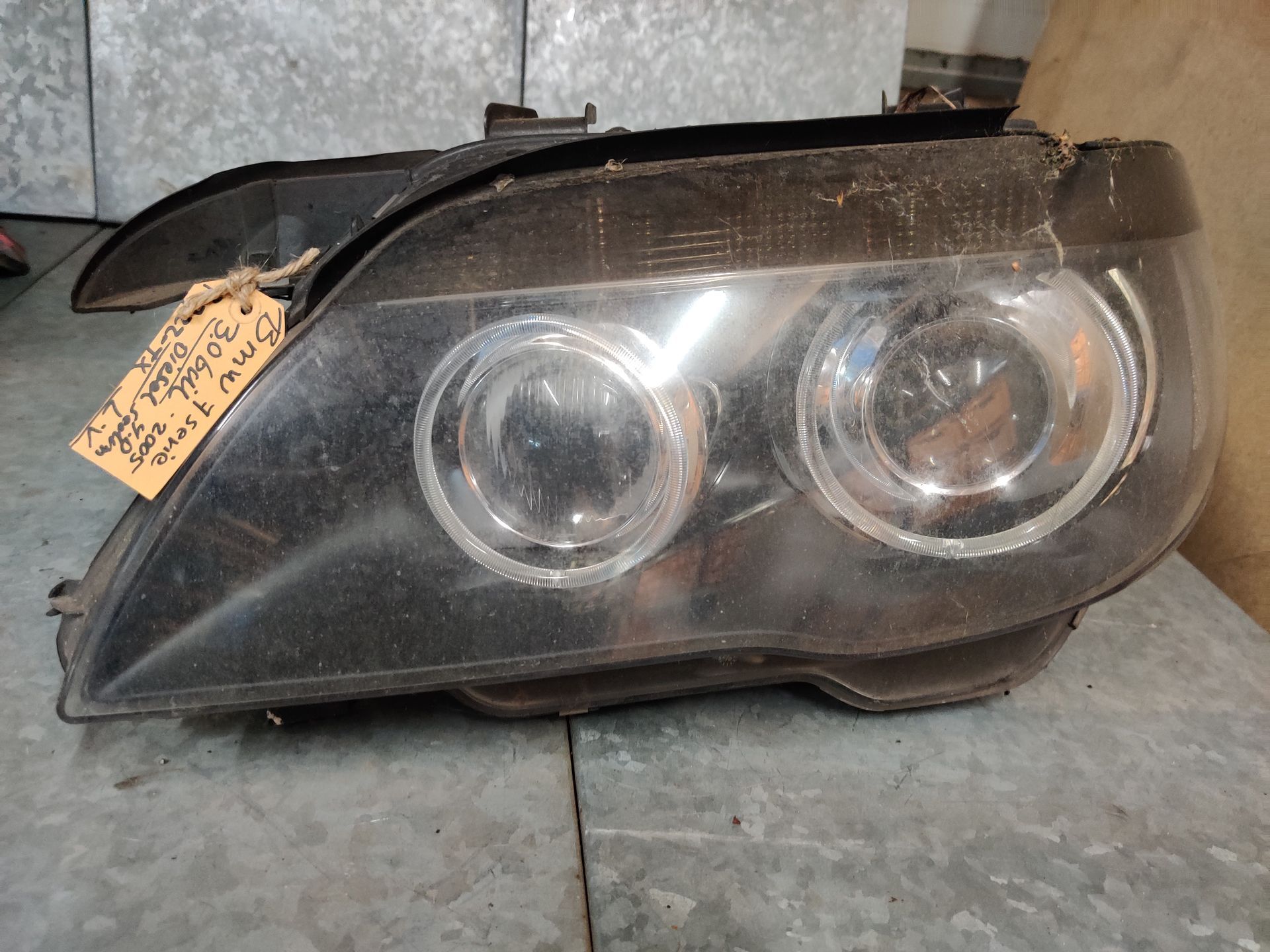 BMW 7 serie (E65) linker koplamp Xenon uit 2005.