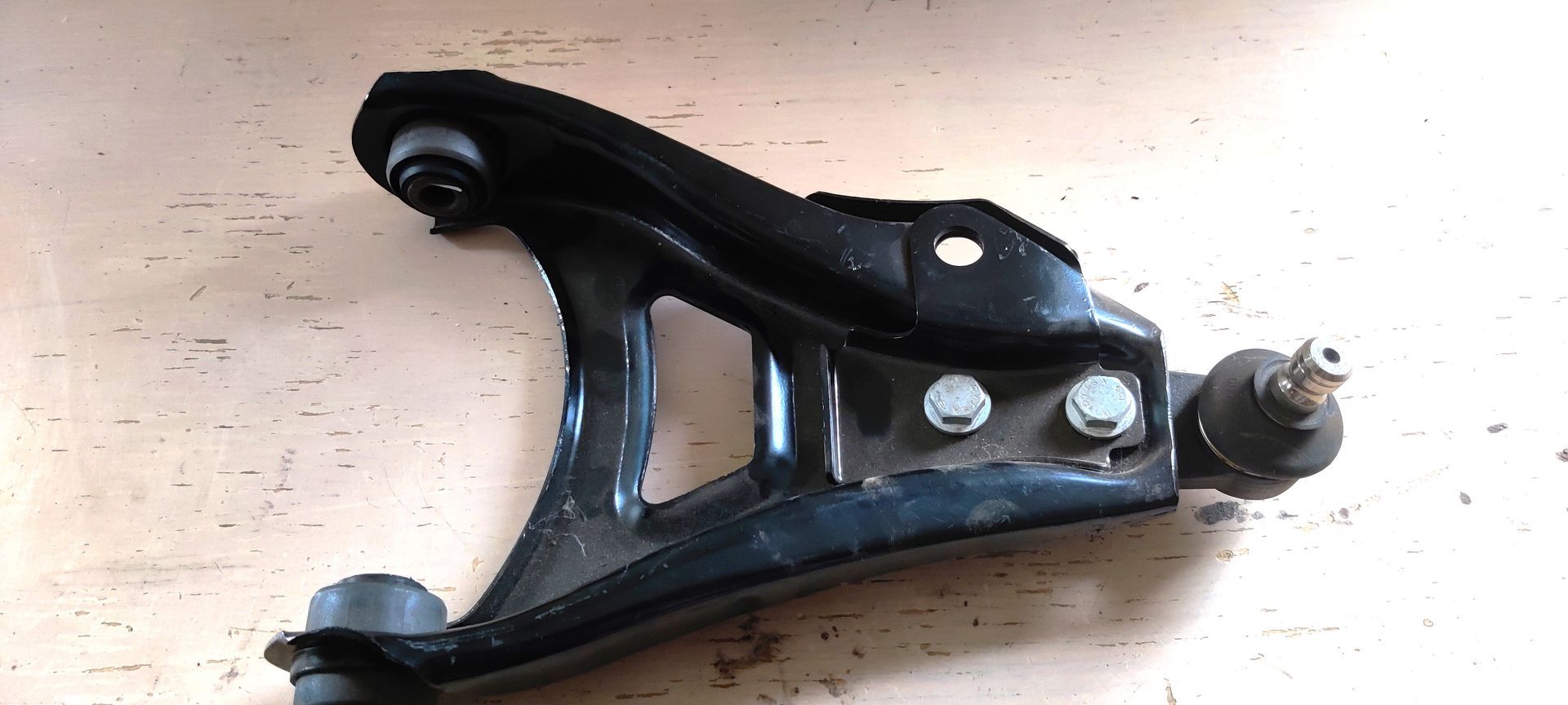 Renault Clio draagarm links onder.