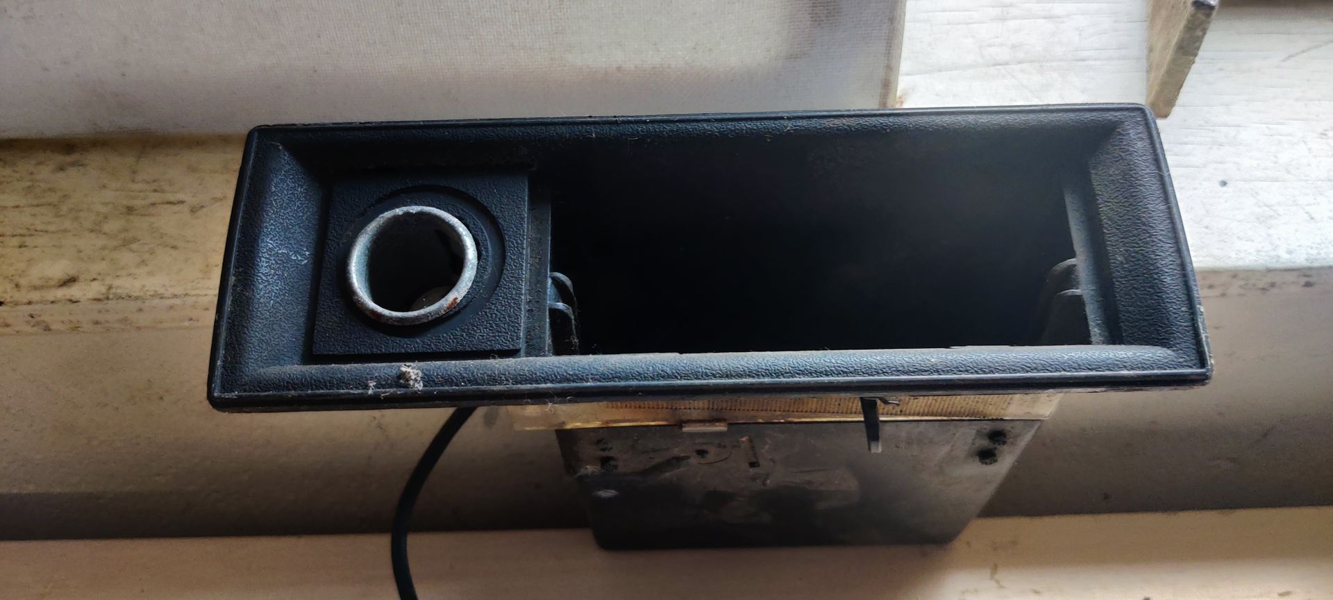 Volkswagen Jetta 1.6D bakje om in dashboard te doen.