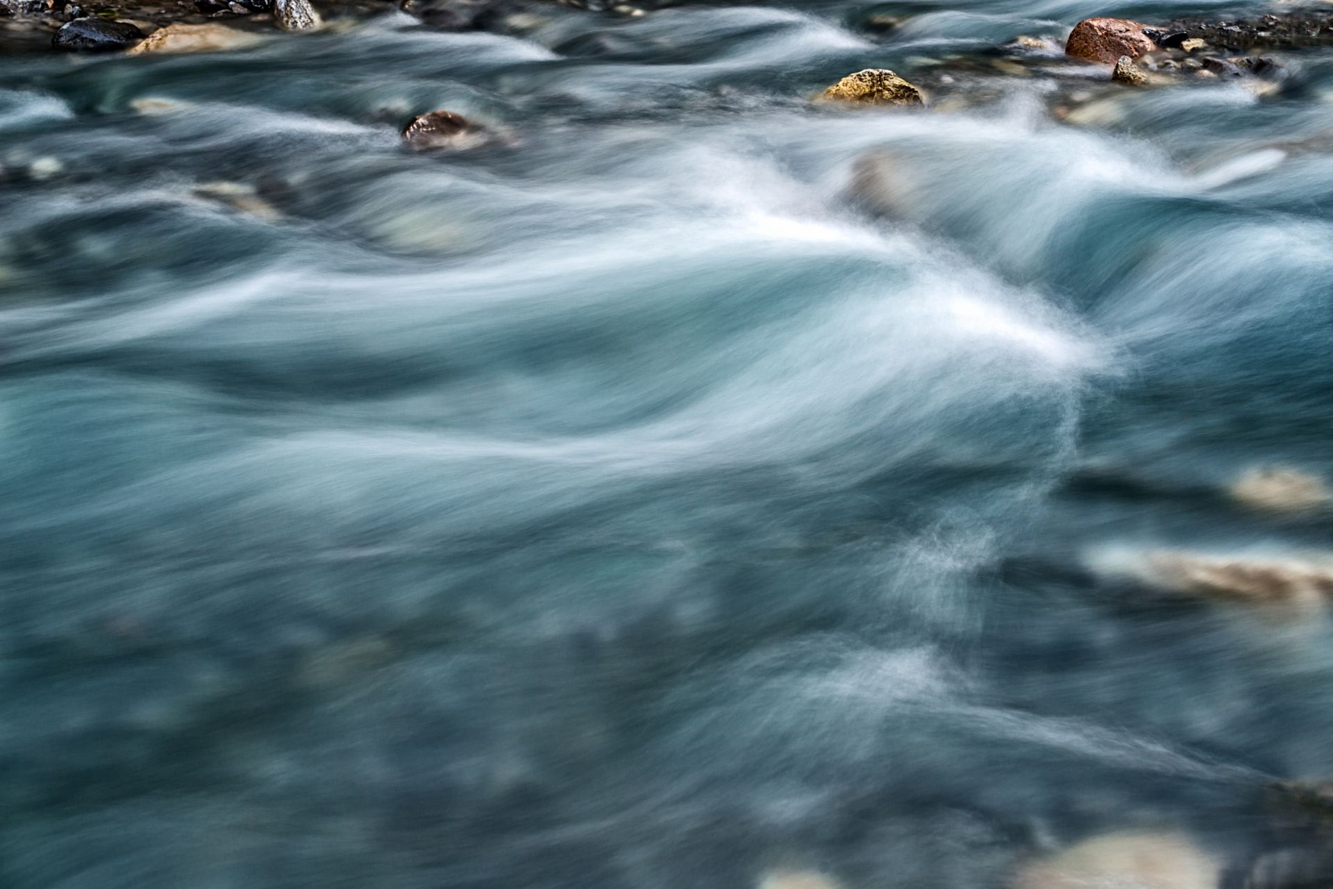 A close up of a river flowing through a rocky area.