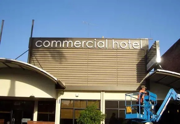 Commercial hotel signage | Kallangur, QLD | AP Signs
