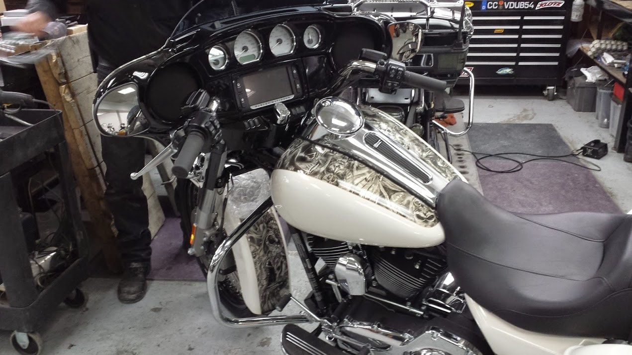 A harley davidson motorcycle is parked in a garage.