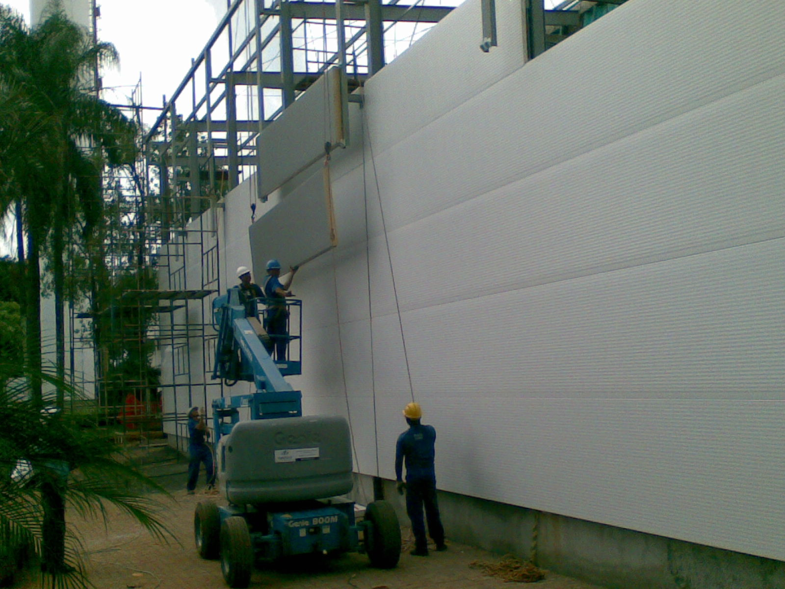 Ampliação industrial sala limpa com isopainéis em PIR