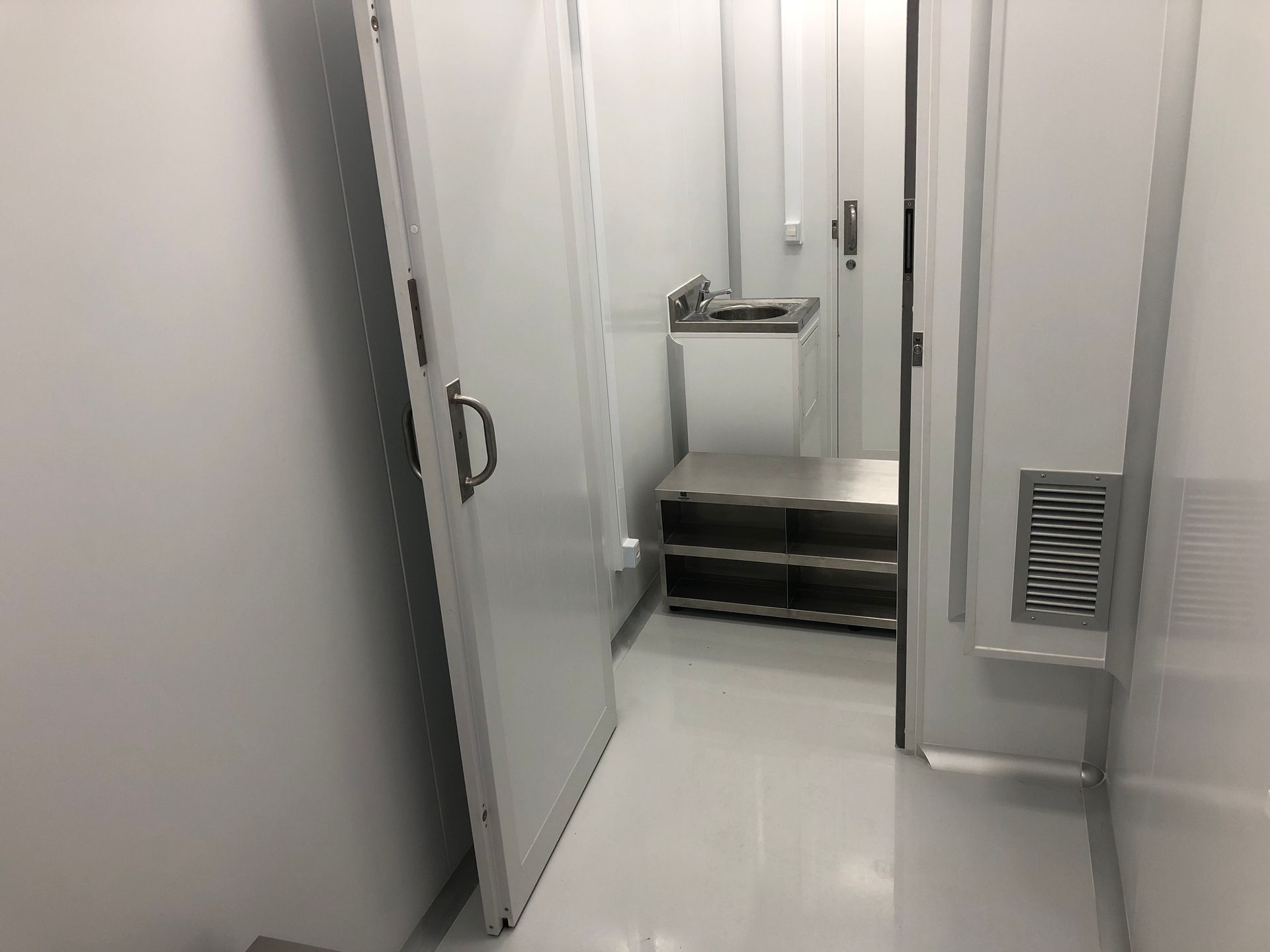 Farmacêutica veterinária - ante câmara