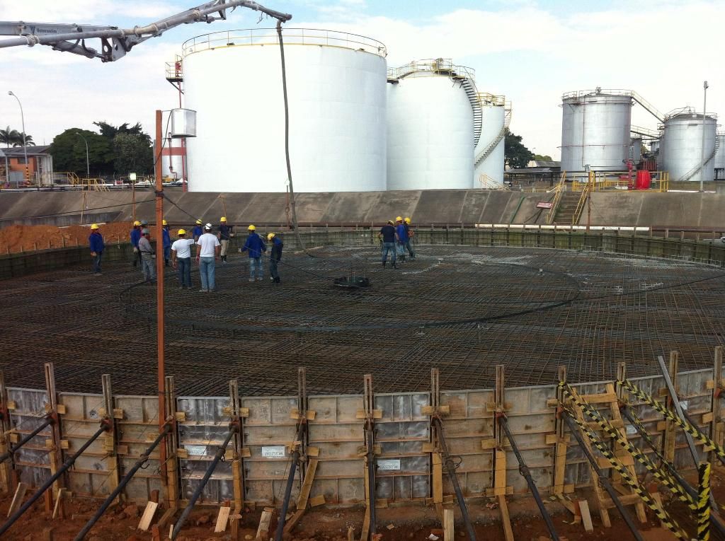 Distribuidora de combustíveis, execução concreto armado