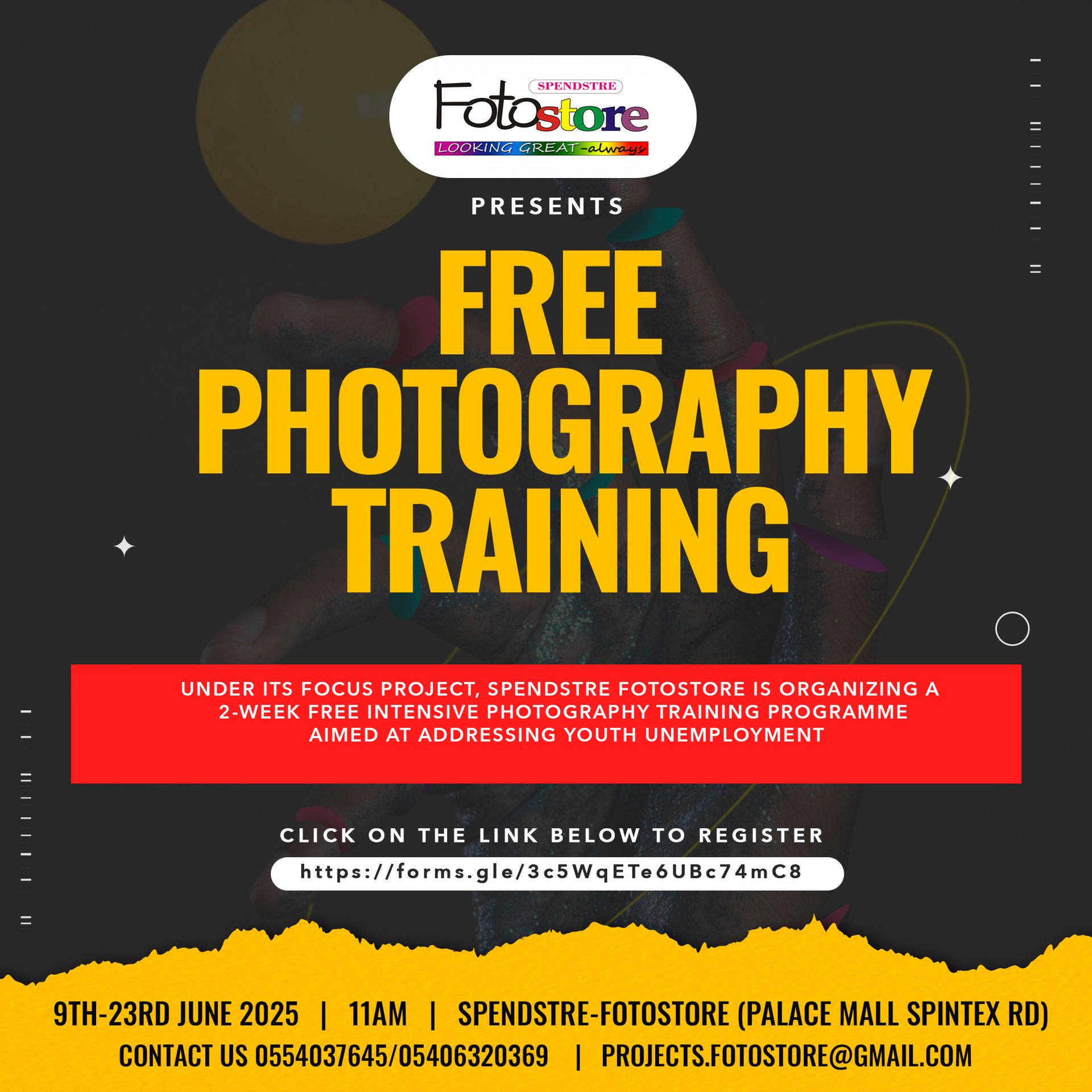A poster that says free photography training on it