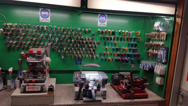 Panoramica settore duplicazione chiavi