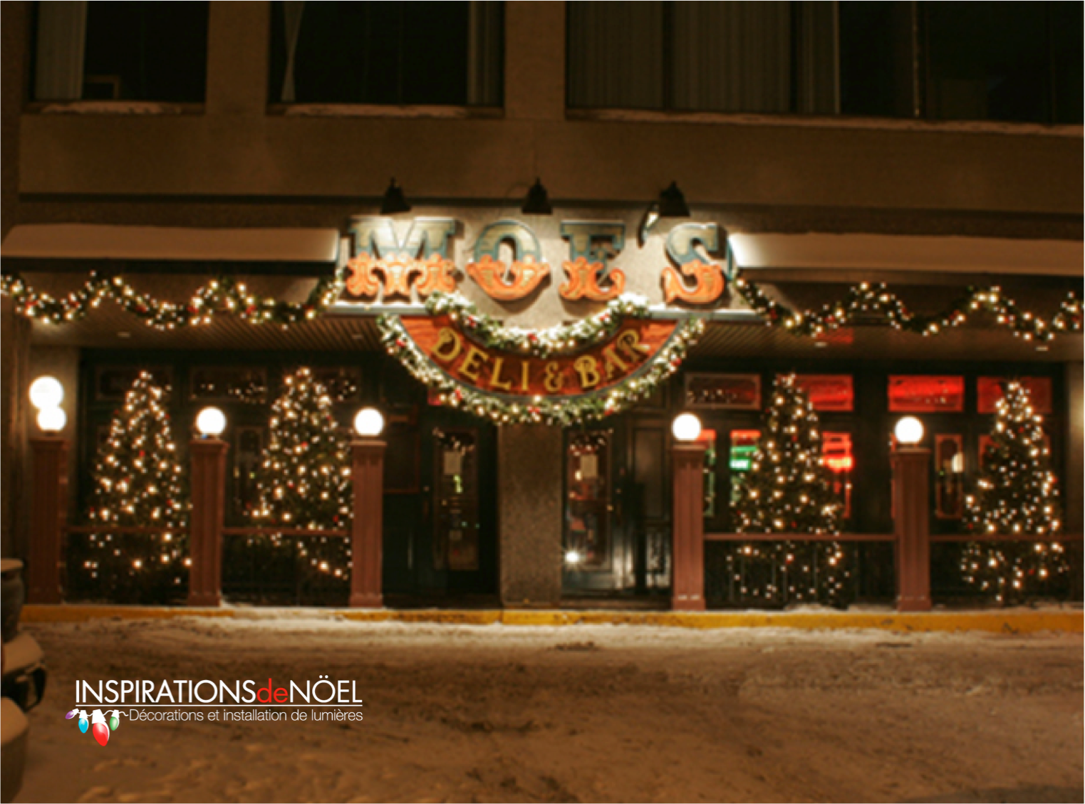 The front of a deli and bar is decorated for christmas