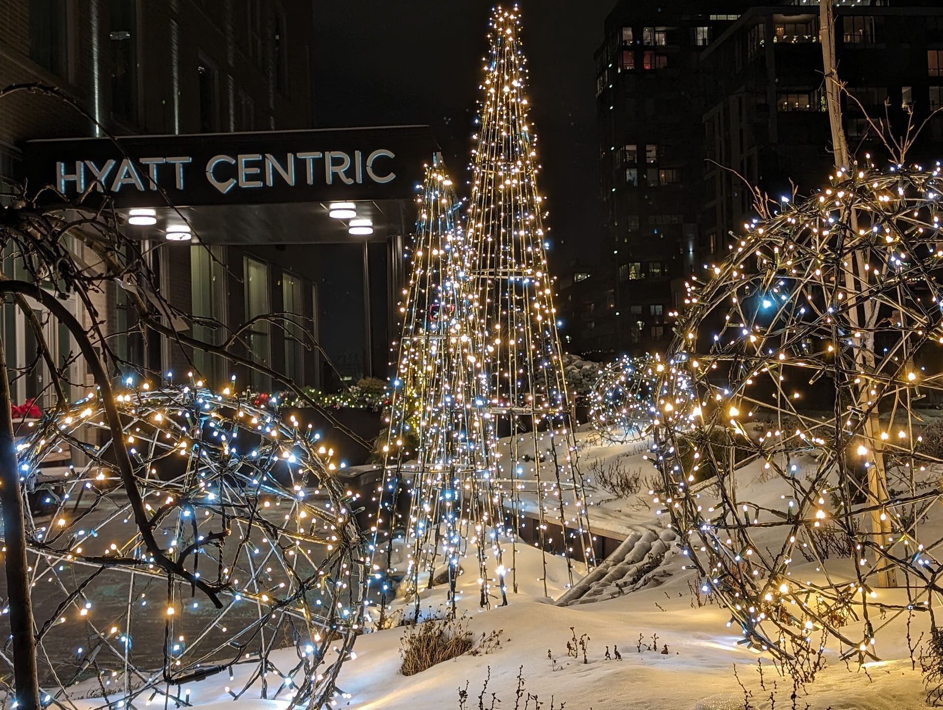 A sign that says hyatt centric on it