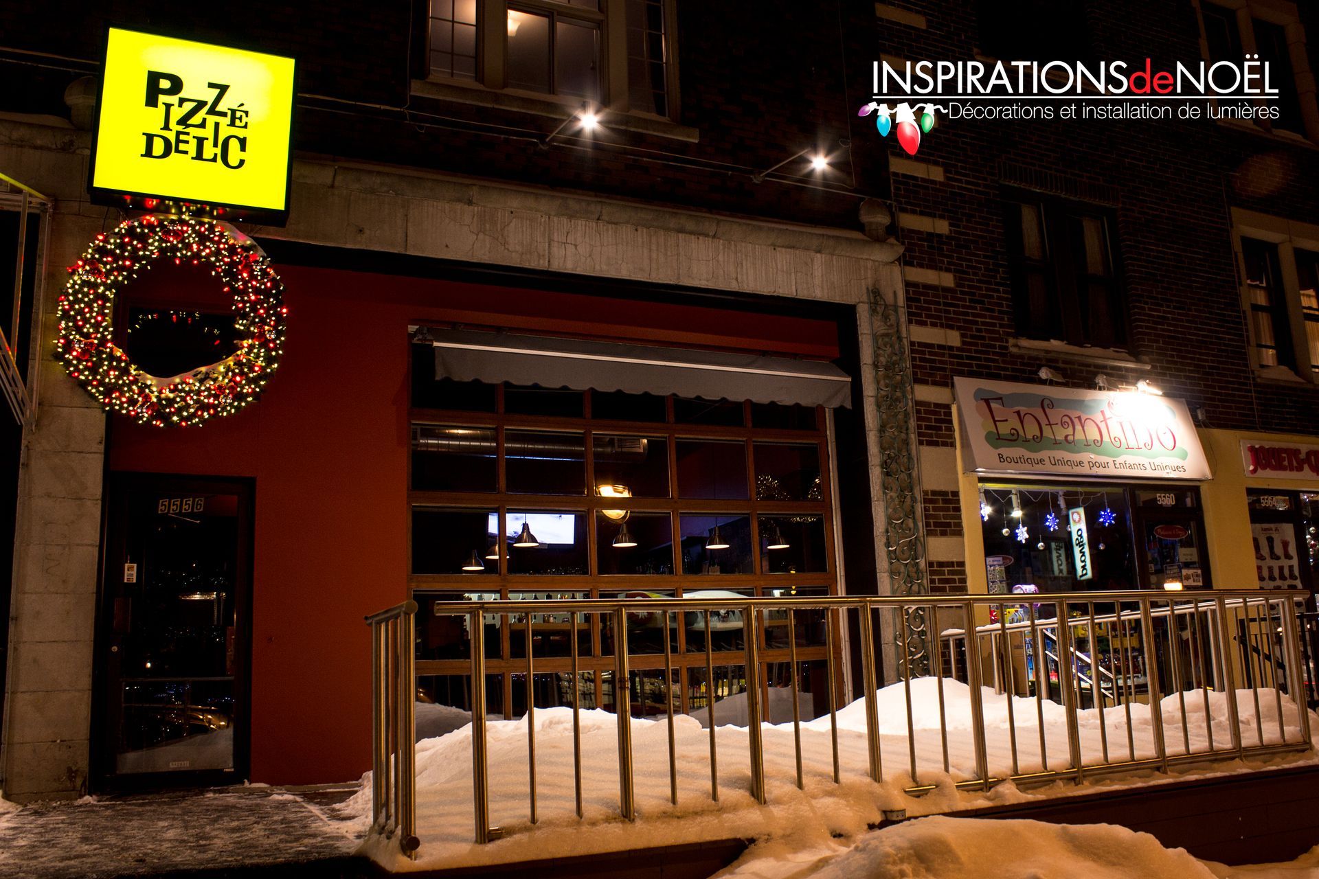 A yellow sign that says pizza delic on it