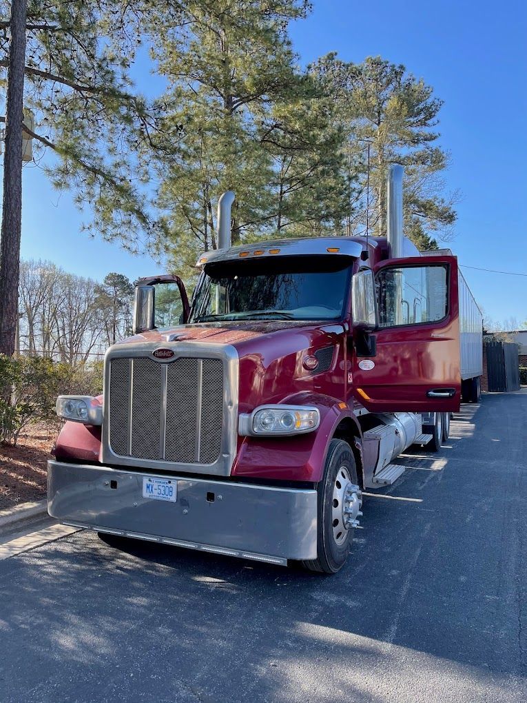 Semi truck mobile windshield replacement in Garner, NC
