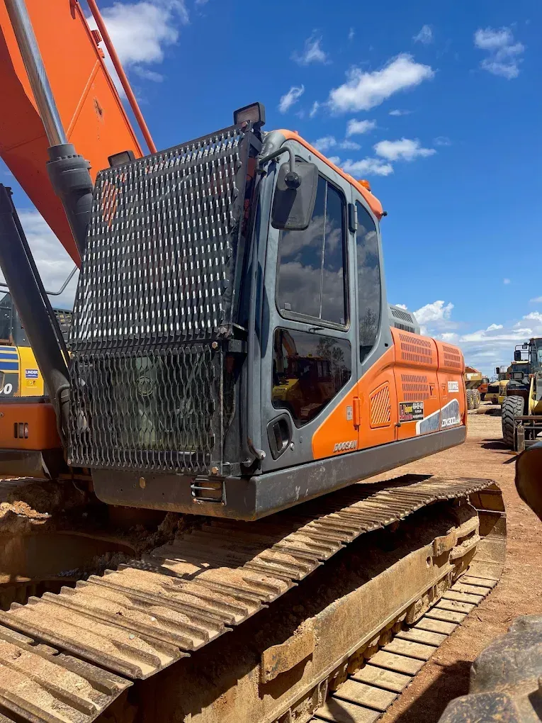Excavator windshield replacement in Raleigh, NC