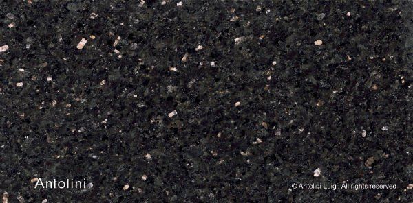 granito nero con particolari color perla