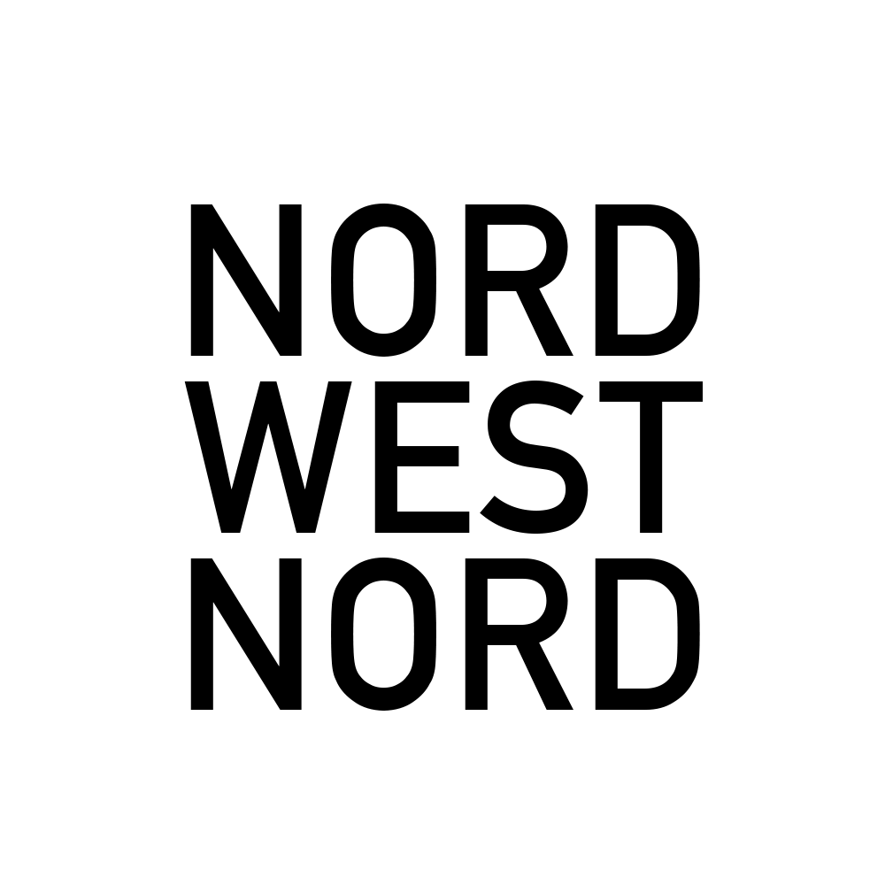 NORDWESTNORD Schriftzug Logo im Header Bereich mit schwarzen Grossbuchstaben und Hintergrund in weiß
