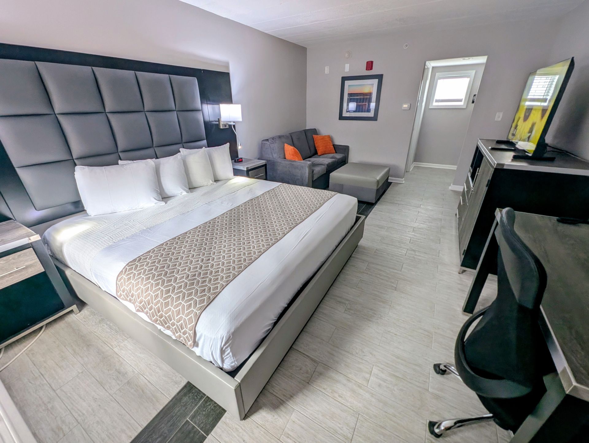 room with King bed