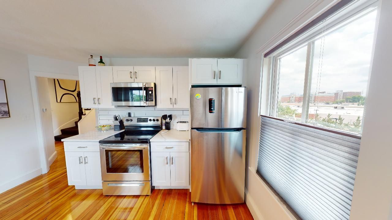 154 Granite - Kitchen With Appliances 02