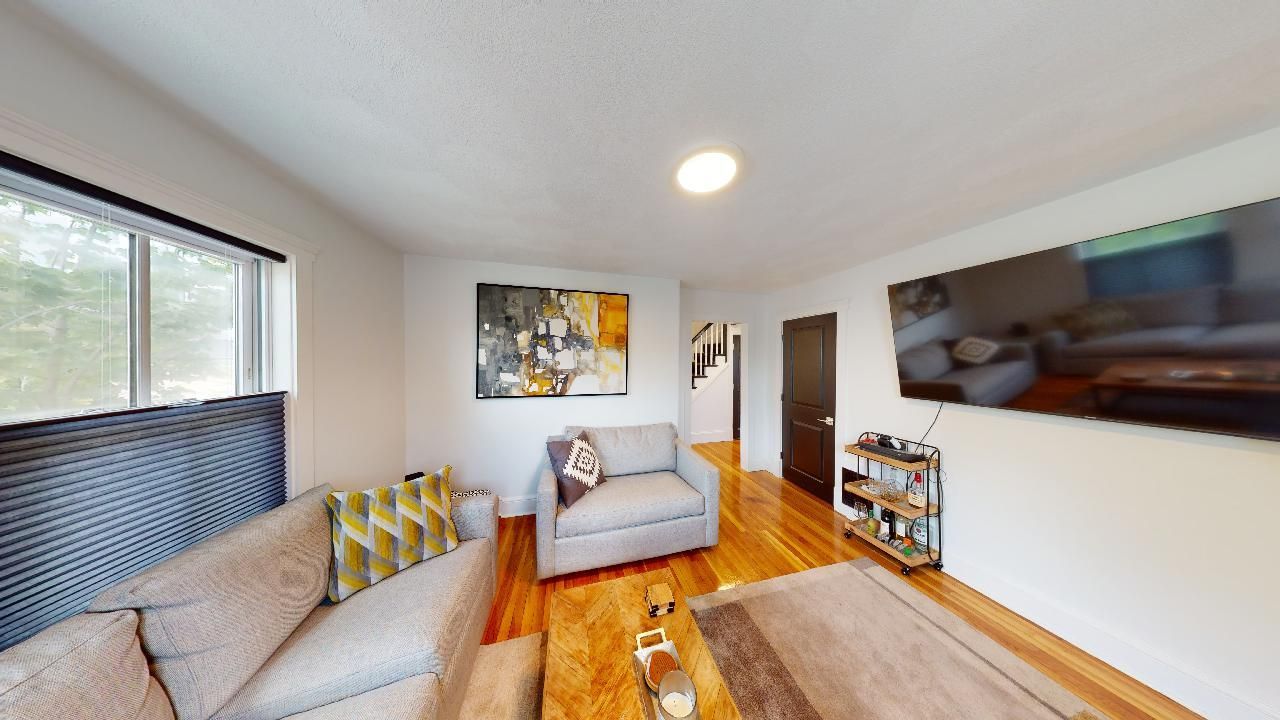 154 Granite - Living room with sofa and TV