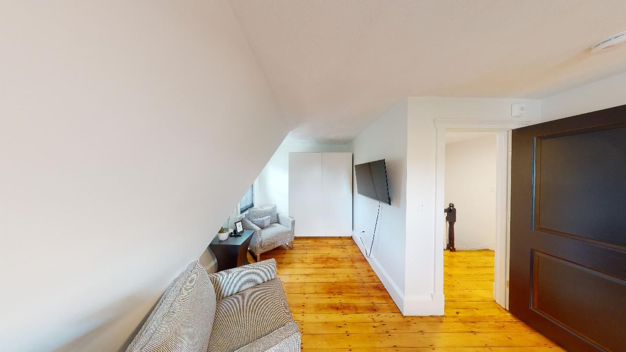 154 Granite - Tv and Chairs