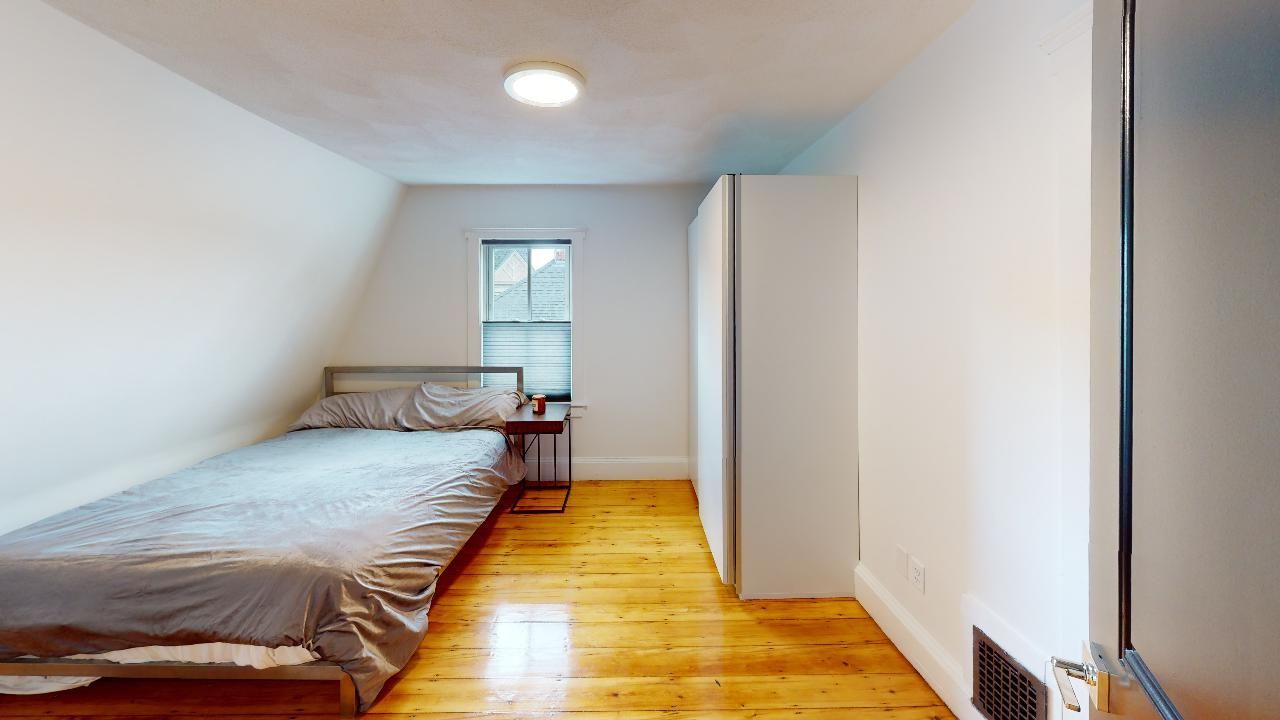 154 Granite - Bedroom with bed