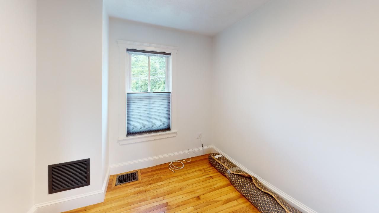 154 Granite - Closet 01