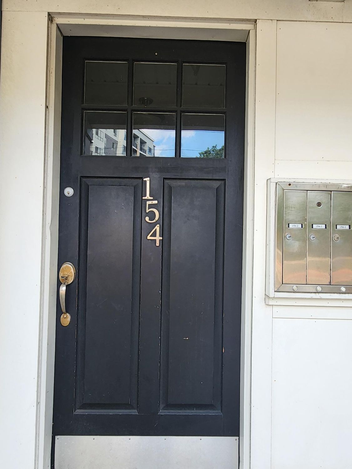154 Granite - Front Door 02
