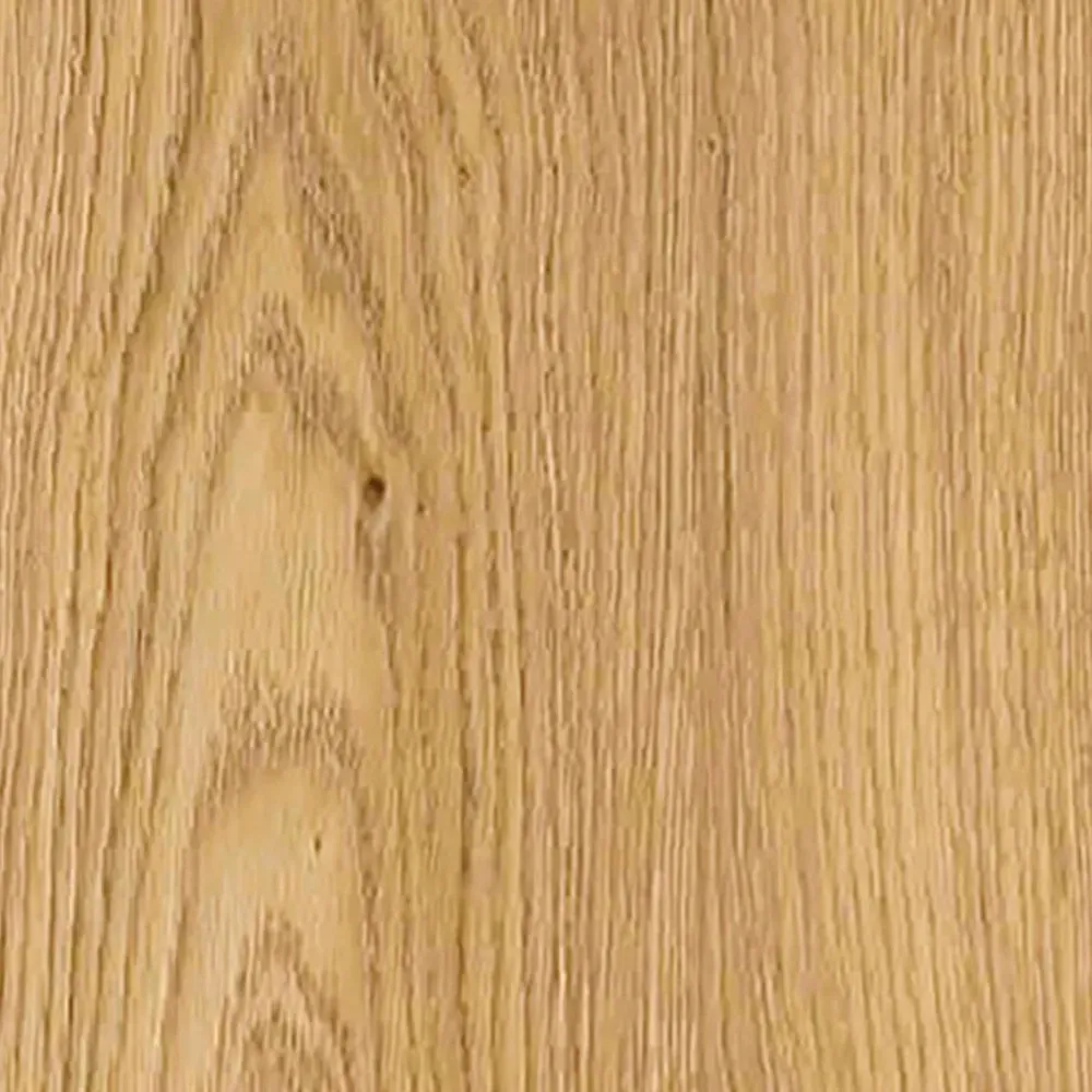 Un primo piano di un pezzo di legno che ne mostra la venatura e la consistenza.
