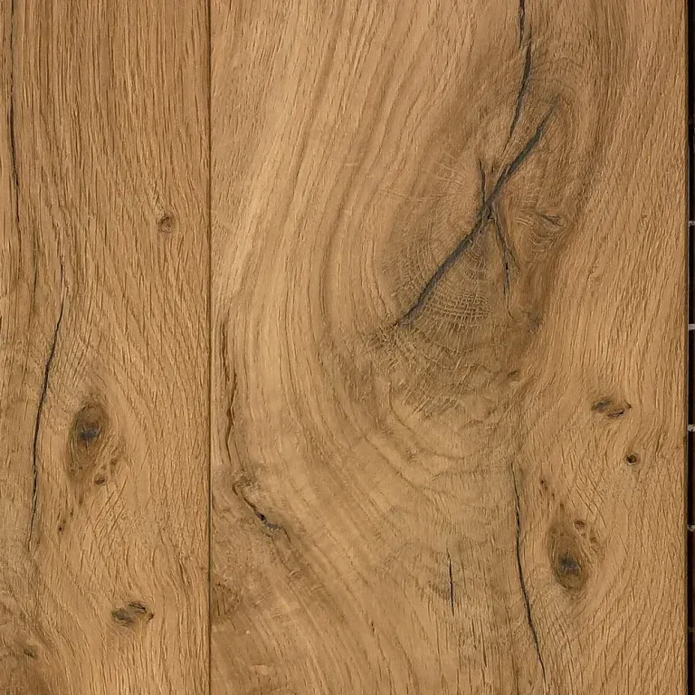 Un primo piano di un pezzo di legno che ne mostra la venatura e la consistenza.