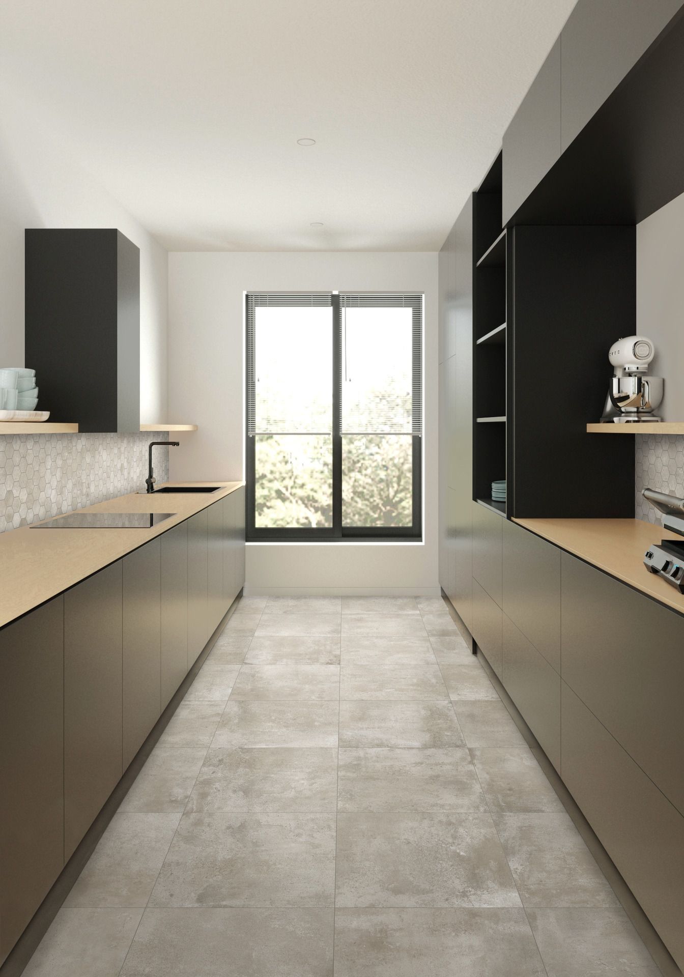 Una cucina con un lungo corridoio e una grande finestra.