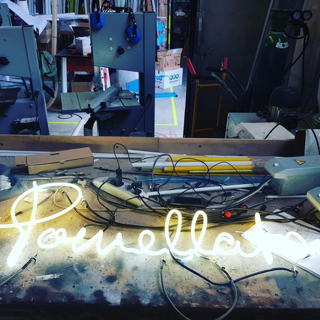 lavorazione insegne al neon 13