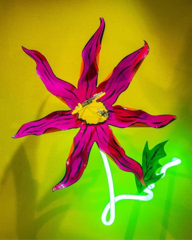 fiore composto di neon tubolari
