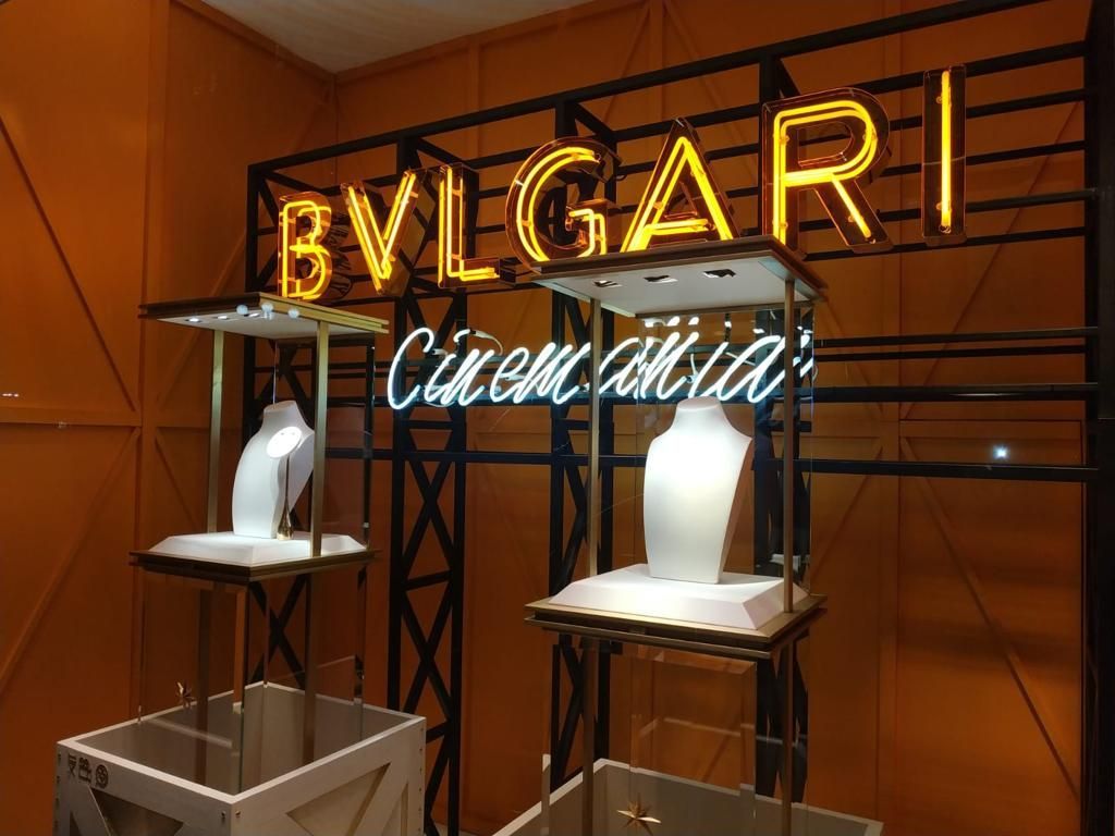 lavorazione insegne al neon 12