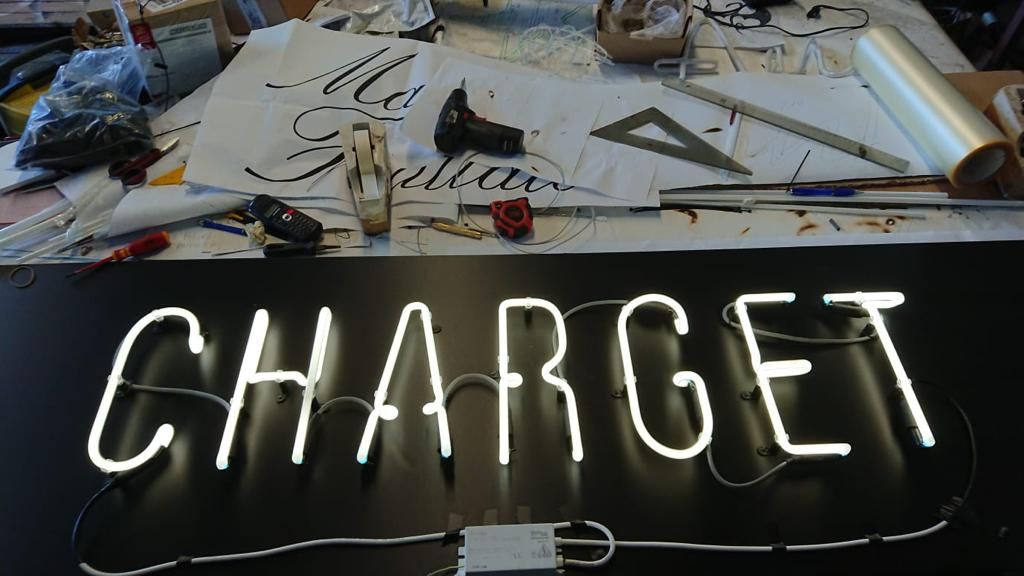 lavorazione insegne al neon 9
