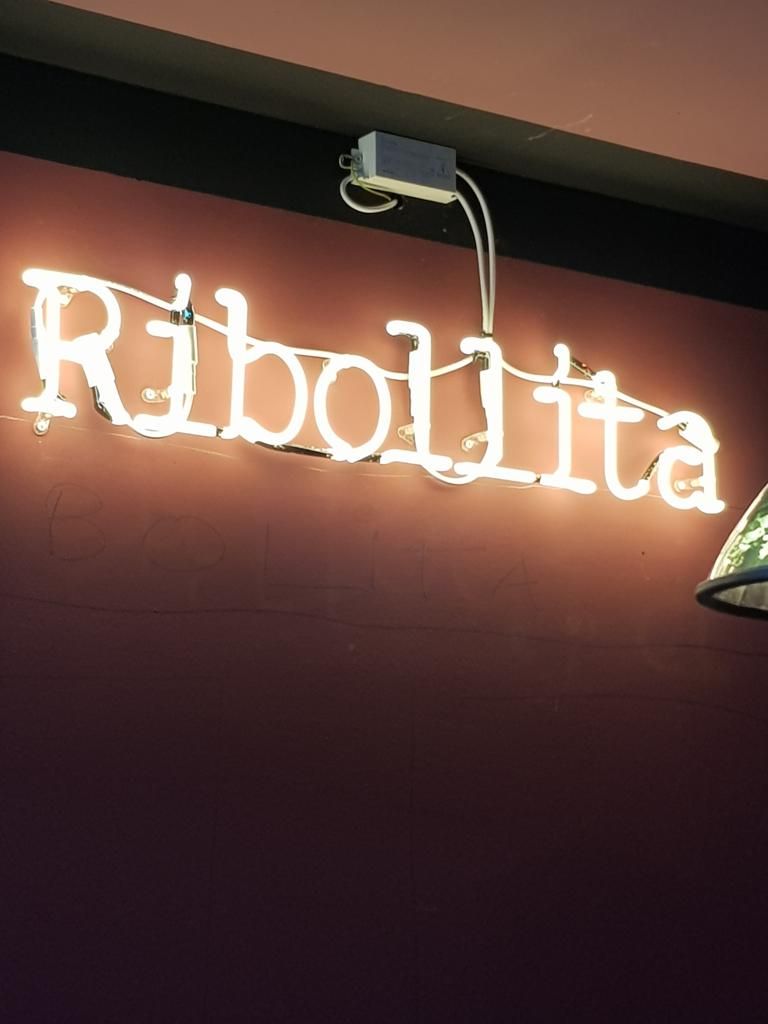 lavorazione insegne al neon 2