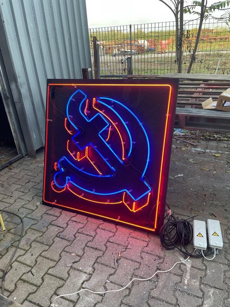 lavorazione insegne al neon 16