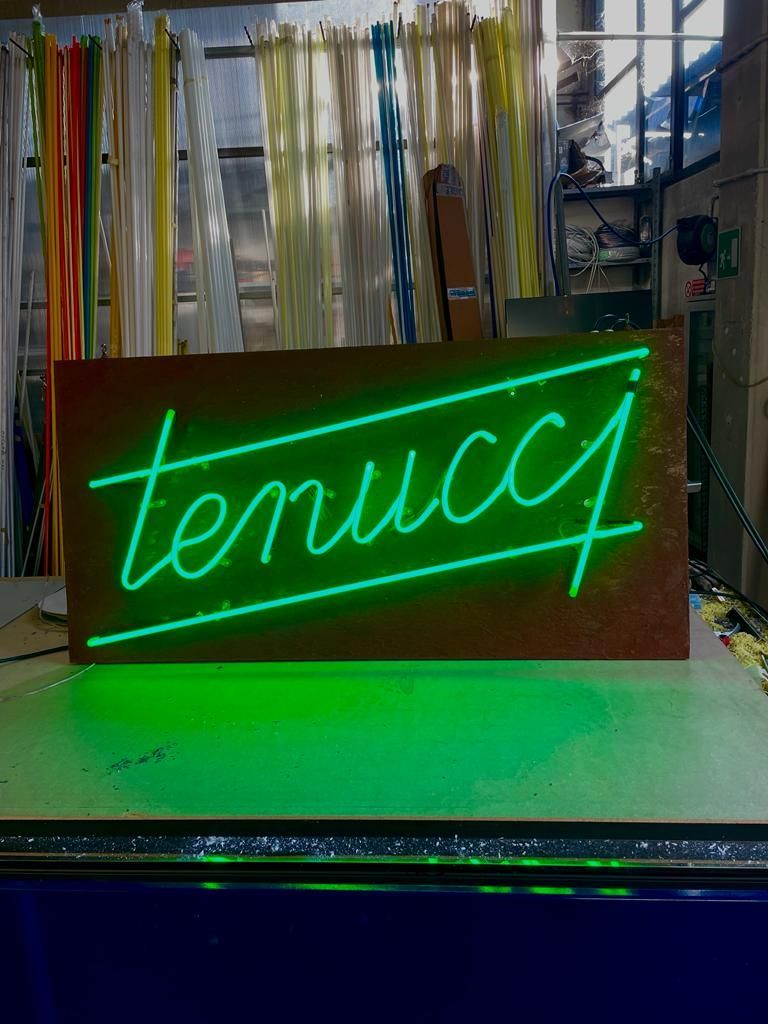 lavorazione insegne al neon 3