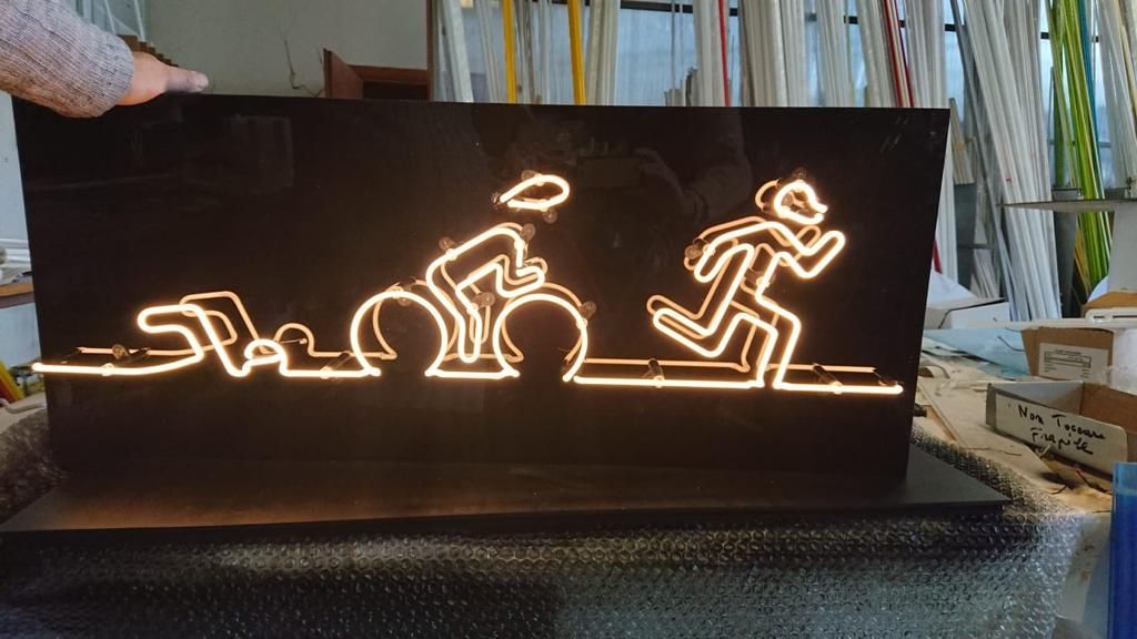 lavorazione insegne al neon 1