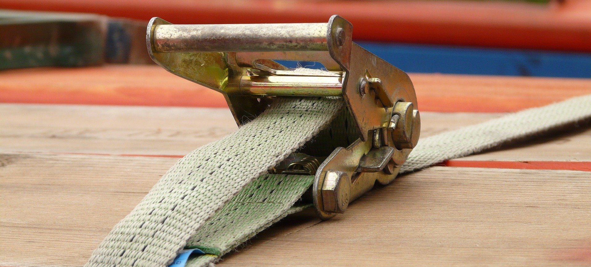 Zurrgurt und Ratsche zur Ladungssicherung – Verantwortung von Fahrer, Verlader und Halter