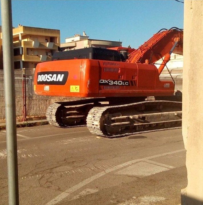 mezzo cingolato per lavori edili