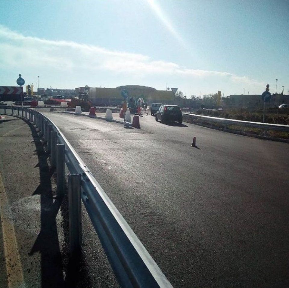 realizzazione strada per rotatoria