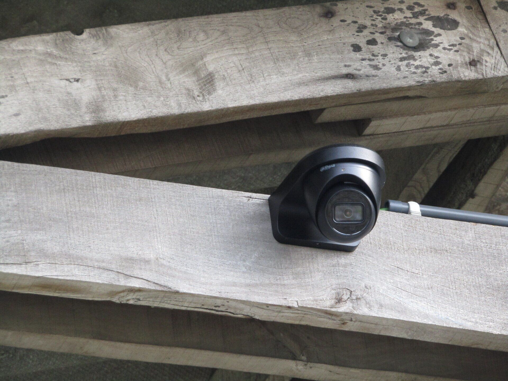 APW security camerabewaking zwarte camera buiten