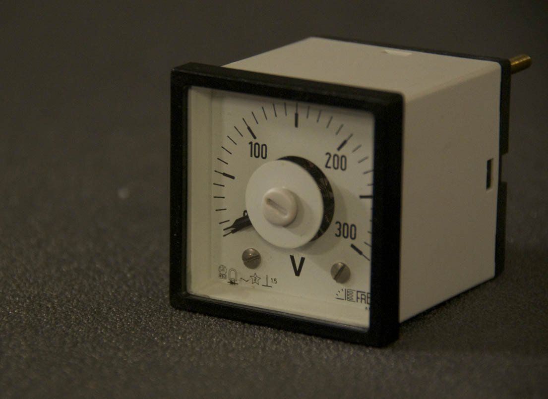 Voltmeter AC Range 0/300volts — Perth, WA — Les Cooke Instrument Co Pty Ltd.