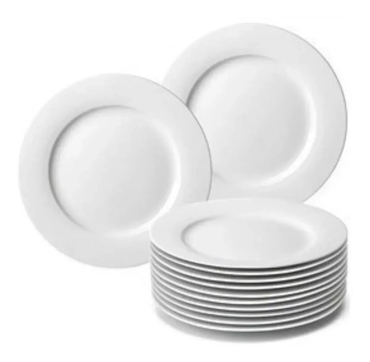 Platos de cerámica blanca apilados y en grupo, listos para una comida.