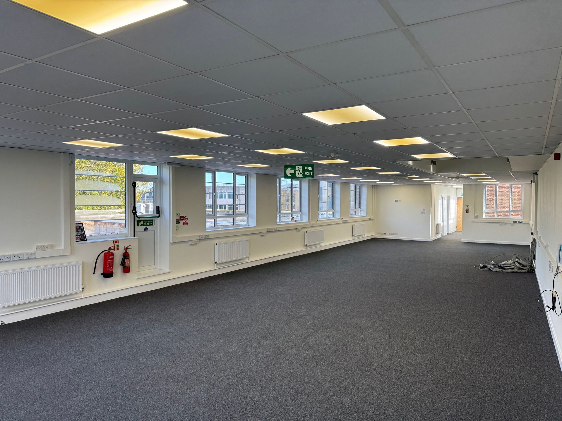 SECOND FLOOR OFFICES TO LET
1,410 sqft (131 m²)
94 SILVER STREET, ENFIELD, EN1 3TW