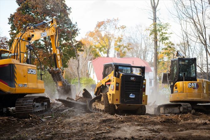 Briggs Contracting team takes on the Days Inn teardown in Kittery, Maine